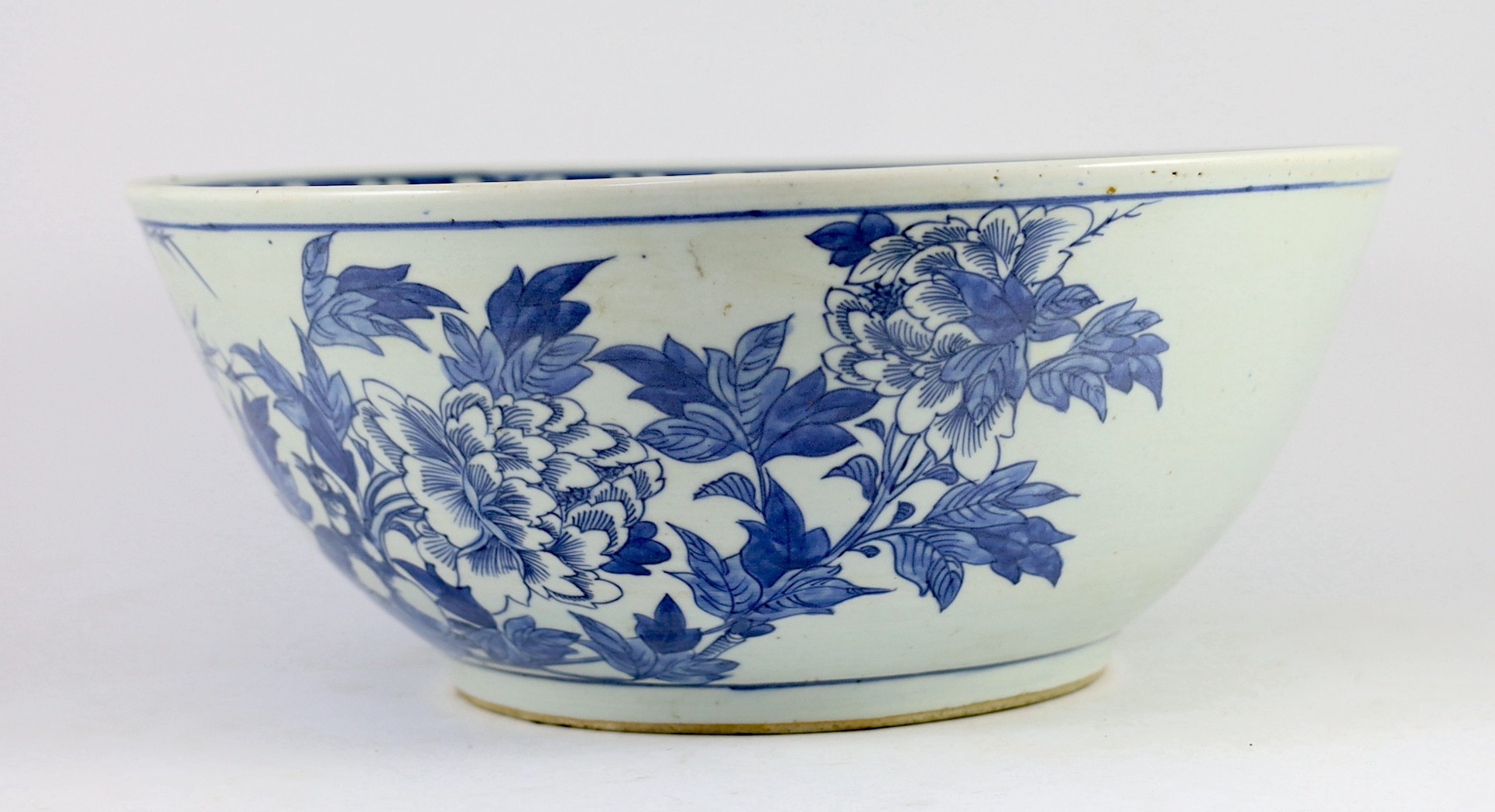 A large Chinese blue and white bowl, 19th century, 40.5cm diameter